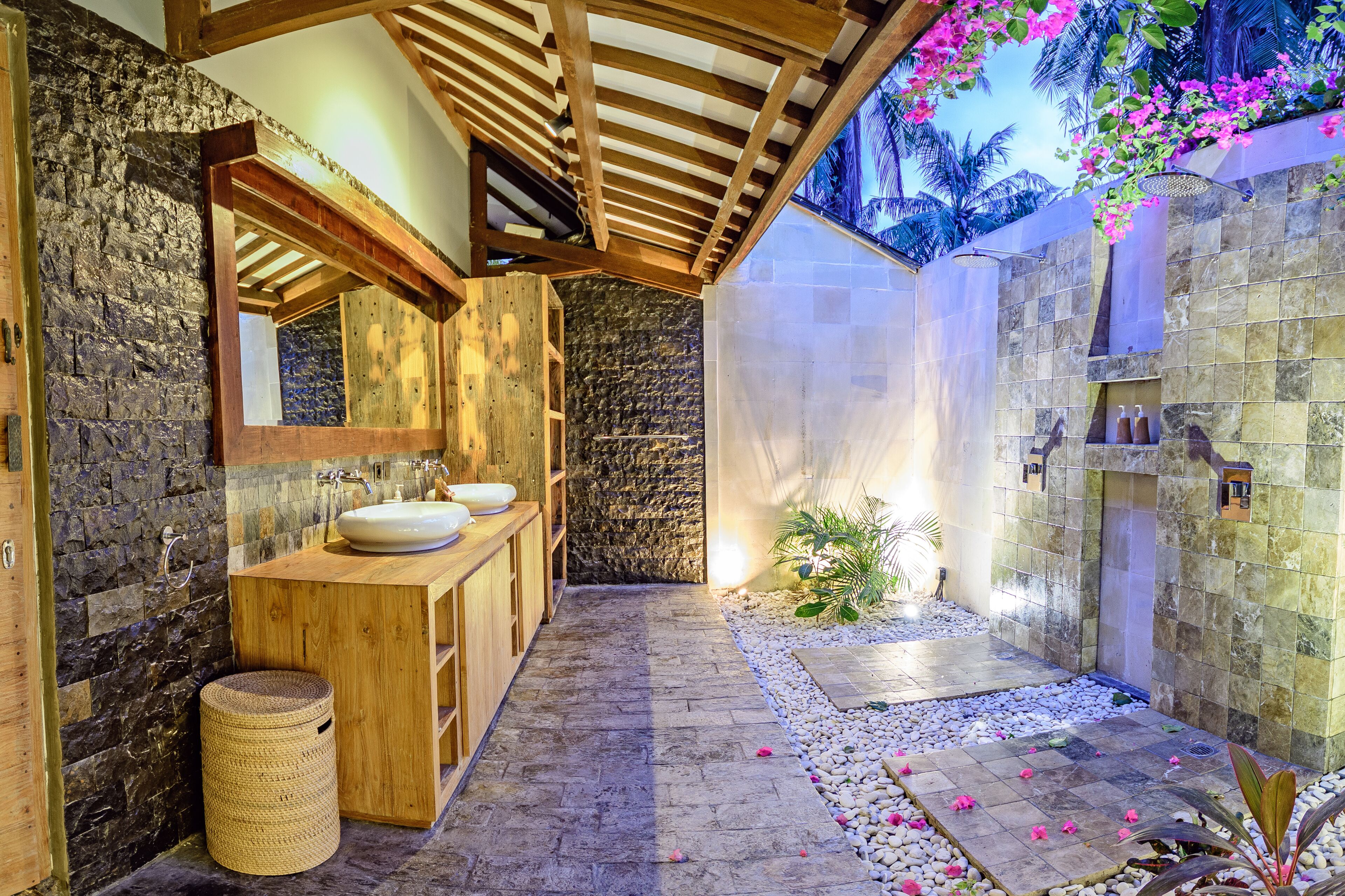 villa, 6 bedrooms | bathroom | shower, hair dryer, bidet, towels