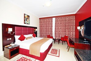 Safe på rommet, skrivebord og skrivebord for bærbar PC