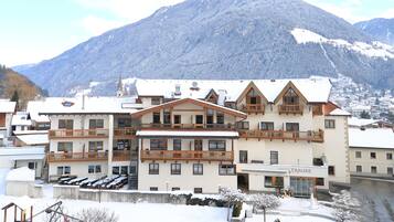 Vista frontal de la propiedad