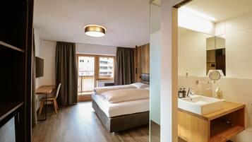 Allergikerbettwaren, Zimmersafe, Schreibtisch, kostenlose Babybetten