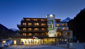 Front of property – evening/night - Bäckelar Wirt (Soelden)