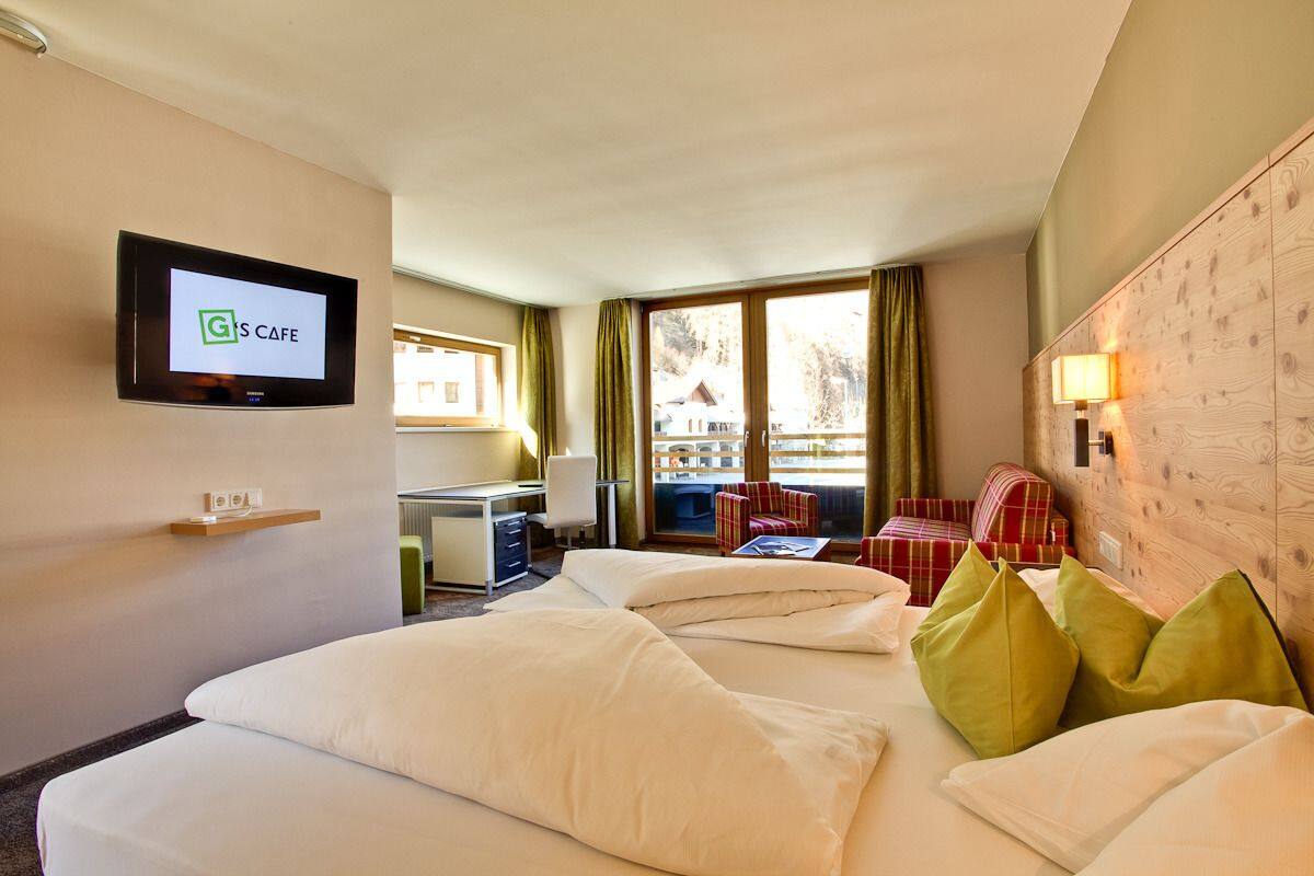 family room | in-room safe, blackout curtains, free cots/infant beds, free wifi