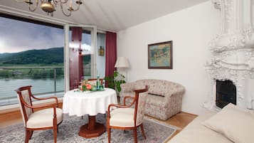 Eenvoudige suite | Woonruimte | Televisie