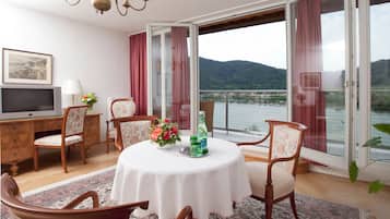 Basic Suite | Water view