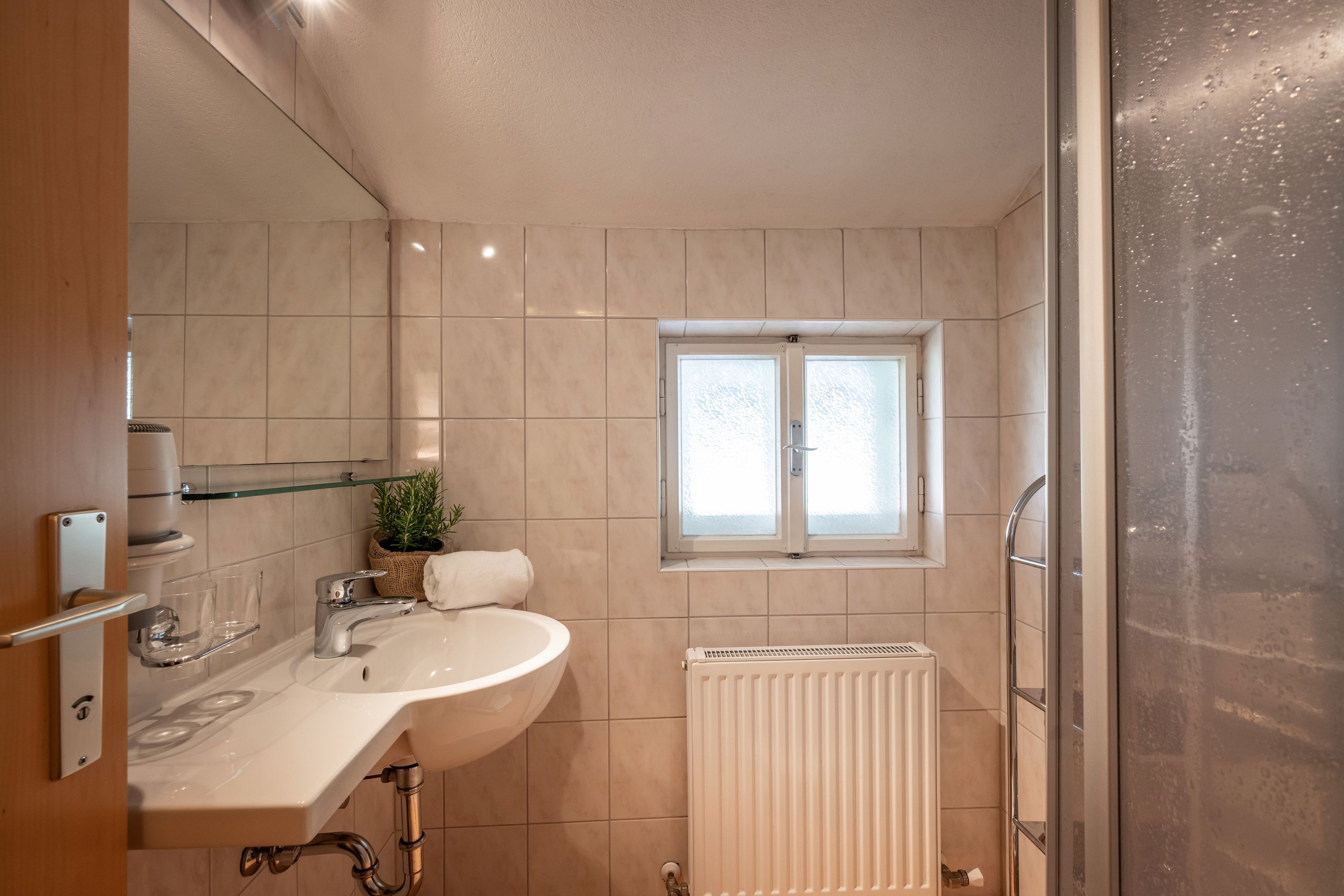 house, 6 bedrooms, mountain view (not included: cleaning fee 30 eur p.p) | bathroom | shower, hair dryer, soap, shampoo