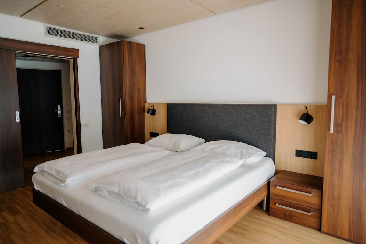Phòng đôi cơ bản, ban công | Minibar, két bảo mật tại phòng, bàn, phòng cách âm