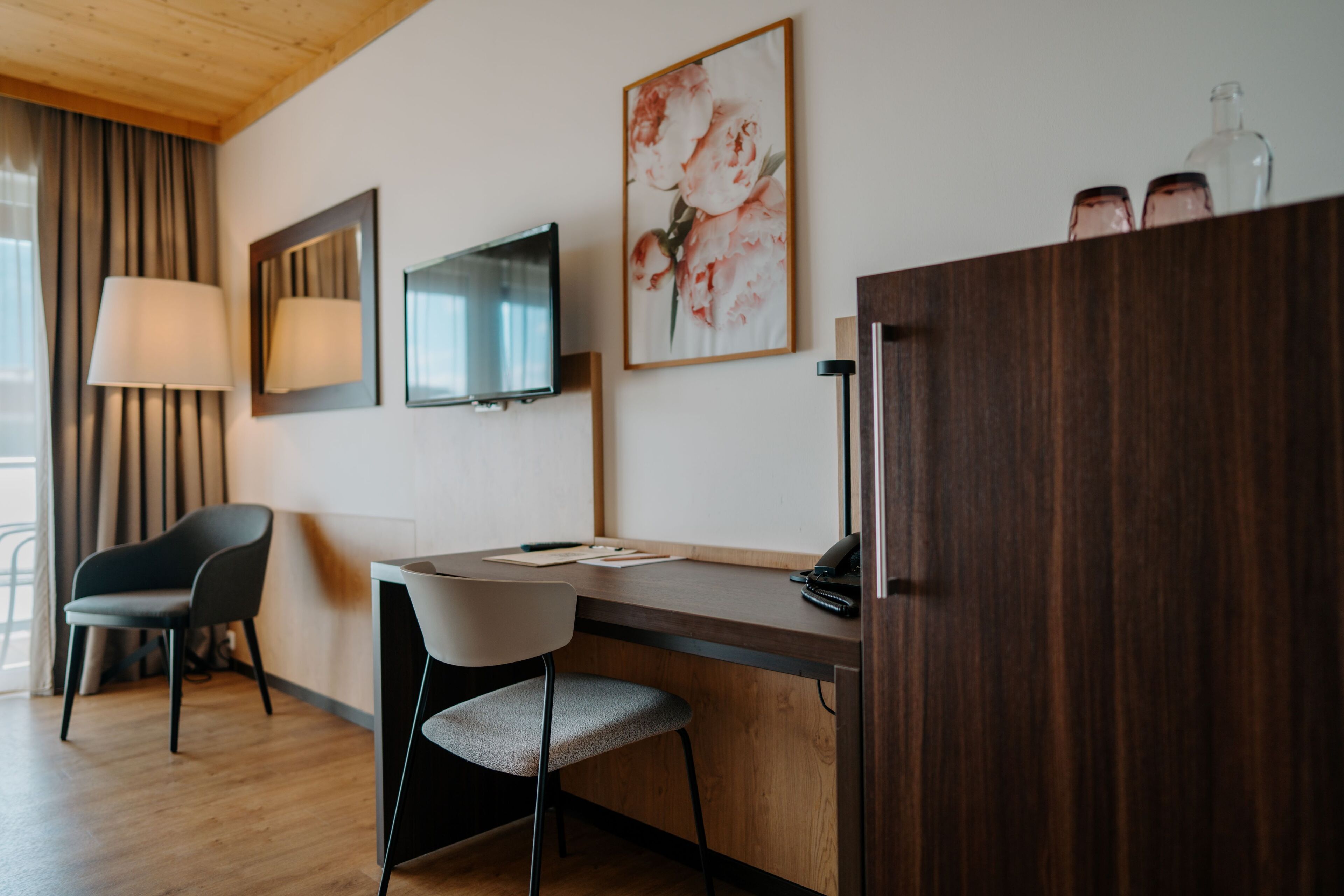 basic double room, balcony | minibar, in-room safe, desk, soundproofing