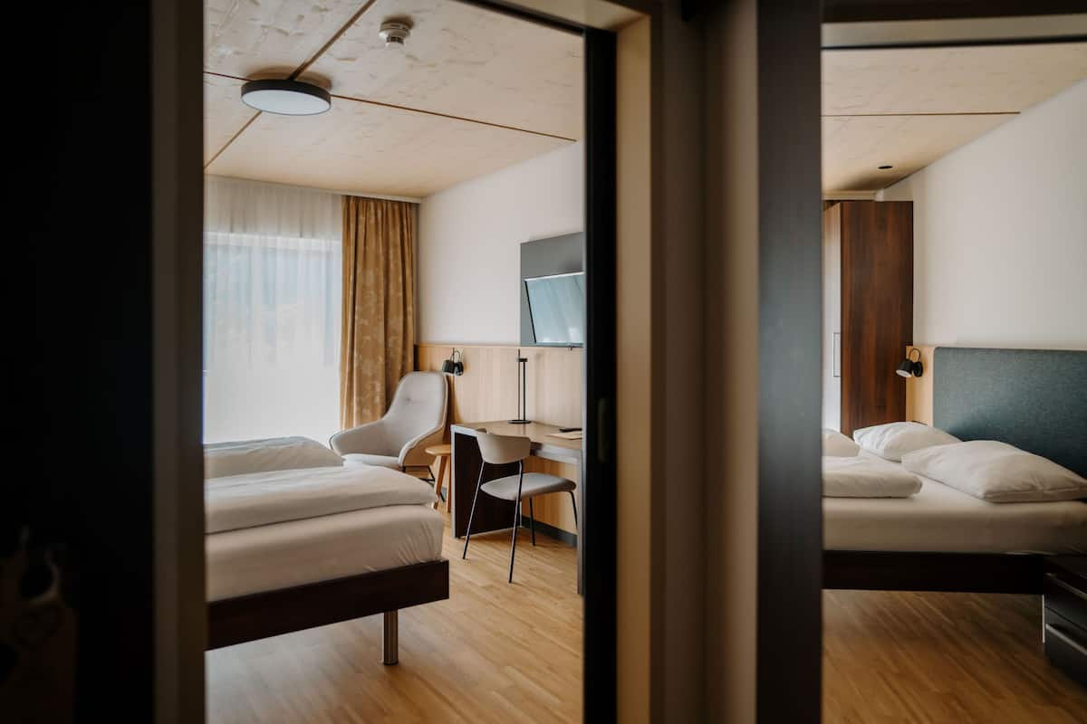 basic double room, balcony | minibar, in-room safe, desk, soundproofing