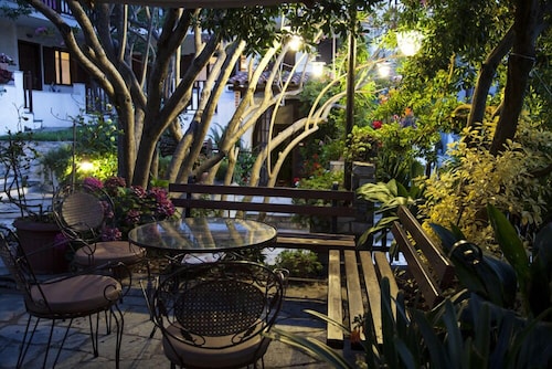 Magani Apartments & Maisonettes