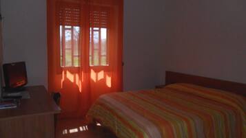 Minibar, una scrivania, Wi-Fi gratuito, lenzuola