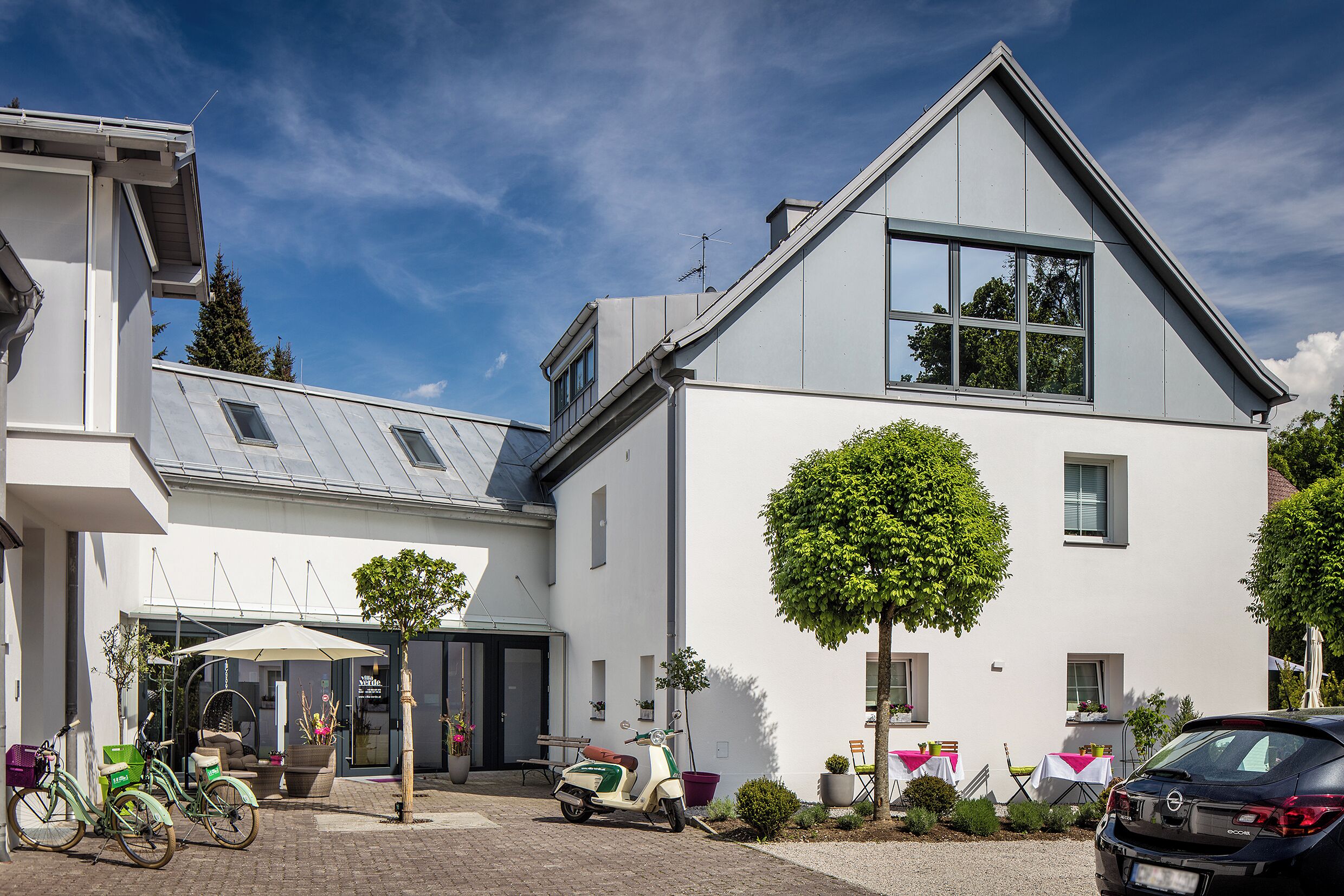 Deluxe-Doppelzimmer | Wohnbereich | Flachbildfernseher