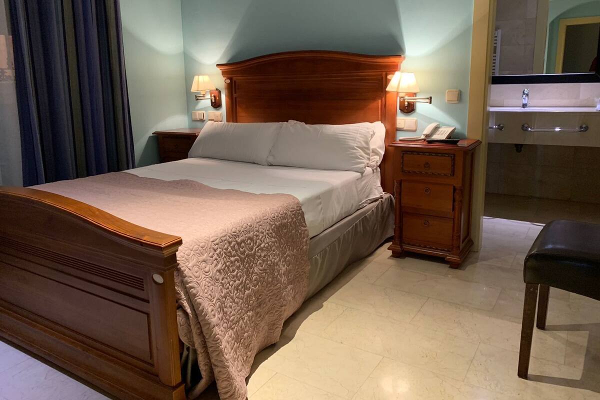 Free WiFi, bed sheets