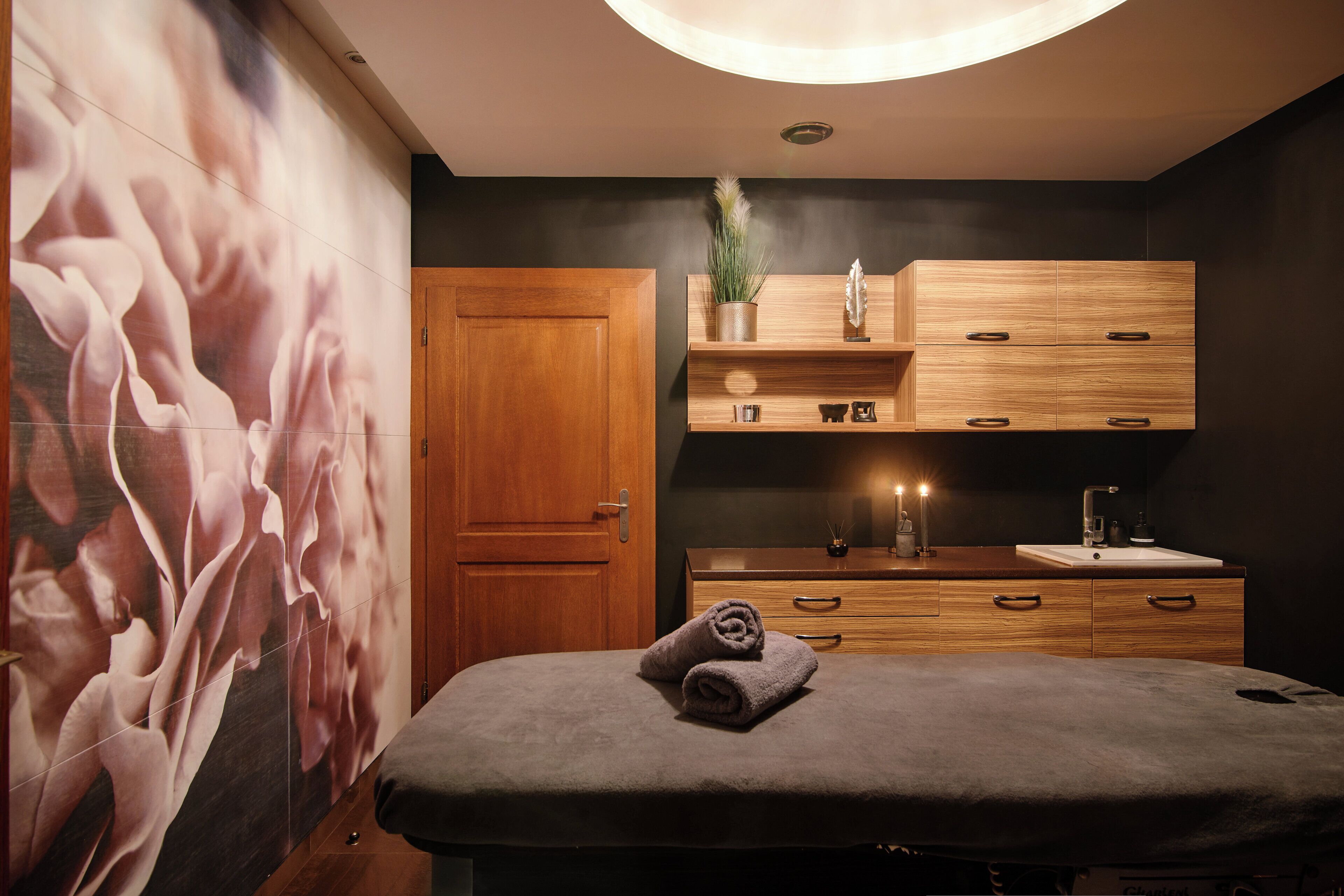 Couples treatment rooms, body treatments, aromatherapy