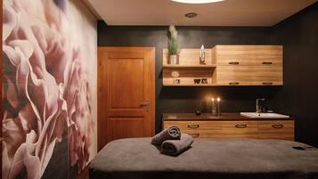 Couples treatment rooms, body treatments, aromatherapy