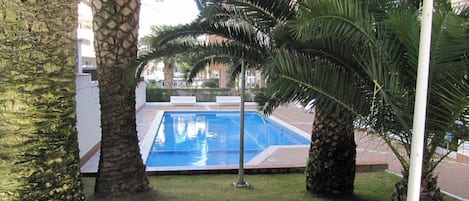 季节性开放的室外游泳池