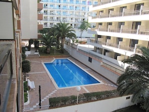 Standaard appartement, 1 slaapkamer | Buitenzwembad | Een seizoensgebonden buitenzwembad