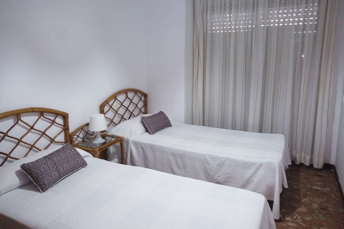 1 bedroom, Tempur-Pedic beds, cots/infant beds, rollaway beds