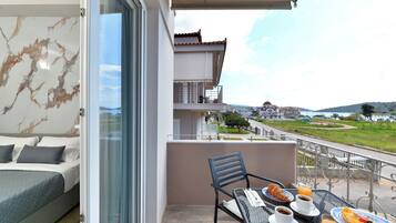 Family Suite with Pool and Sea View | Vista a la playa o el mar