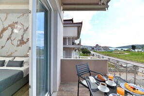 Family Suite with Pool and Sea View | 海灘/海景