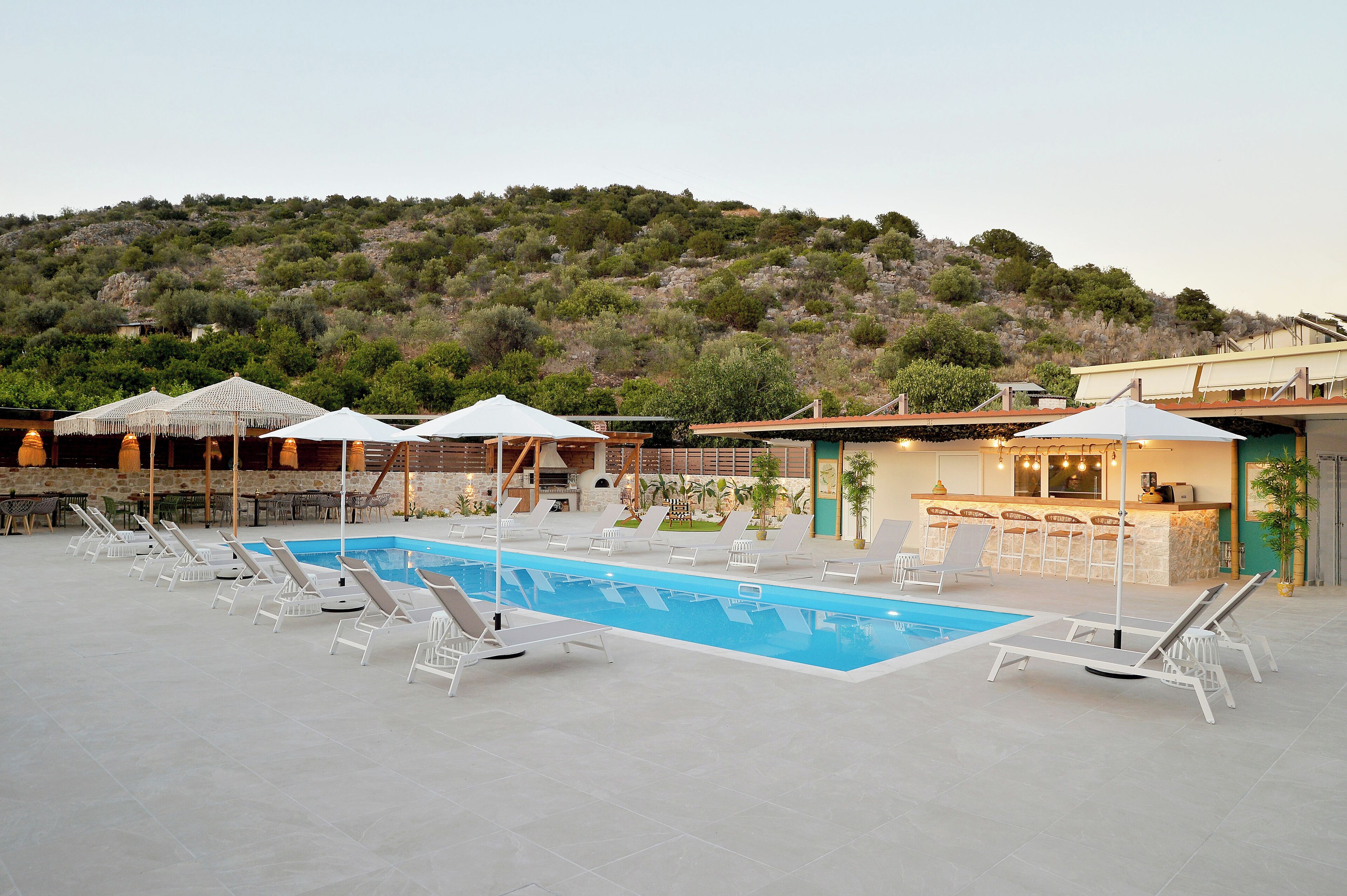 One-Bedroom Apartment with Garden and Pool View | Ausblick vom Zimmer