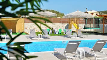 Family Apartment Garden & Pool View | Eksterior