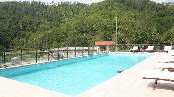 Seasonal outdoor pool, sun loungers
