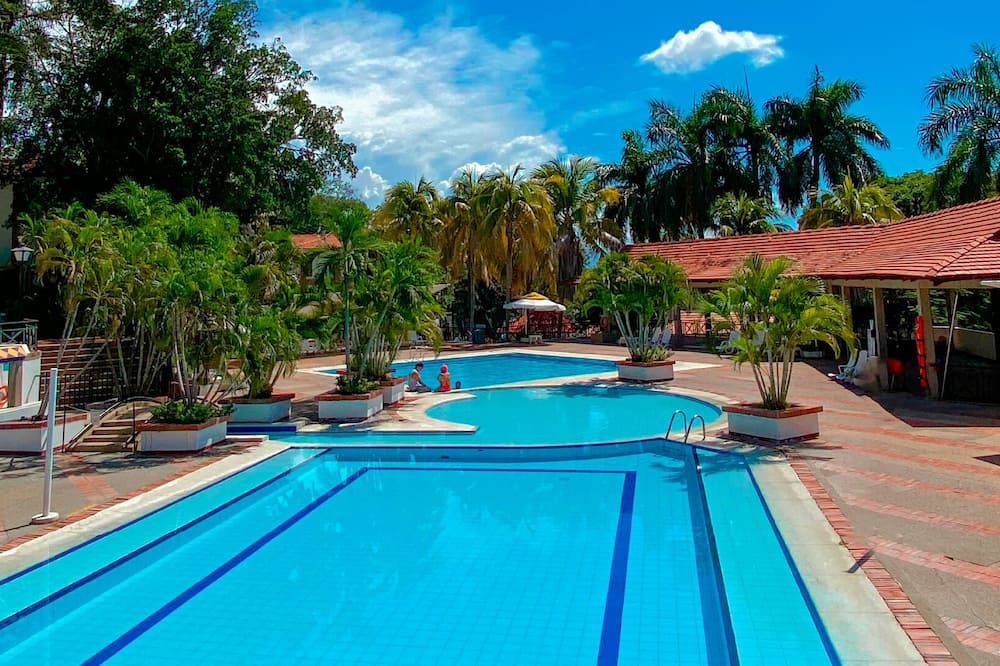 Hotel Girardot Resort by On Vacation