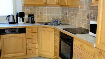 Deluxe Chalet, Mountain View (B) | Private kitchen | Full-size fridge, microwave, stovetop, dishwasher