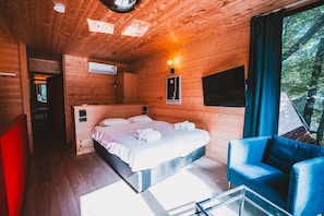 Family Tree House | 1 bedroom, in-room safe, individually decorated, individually furnished
