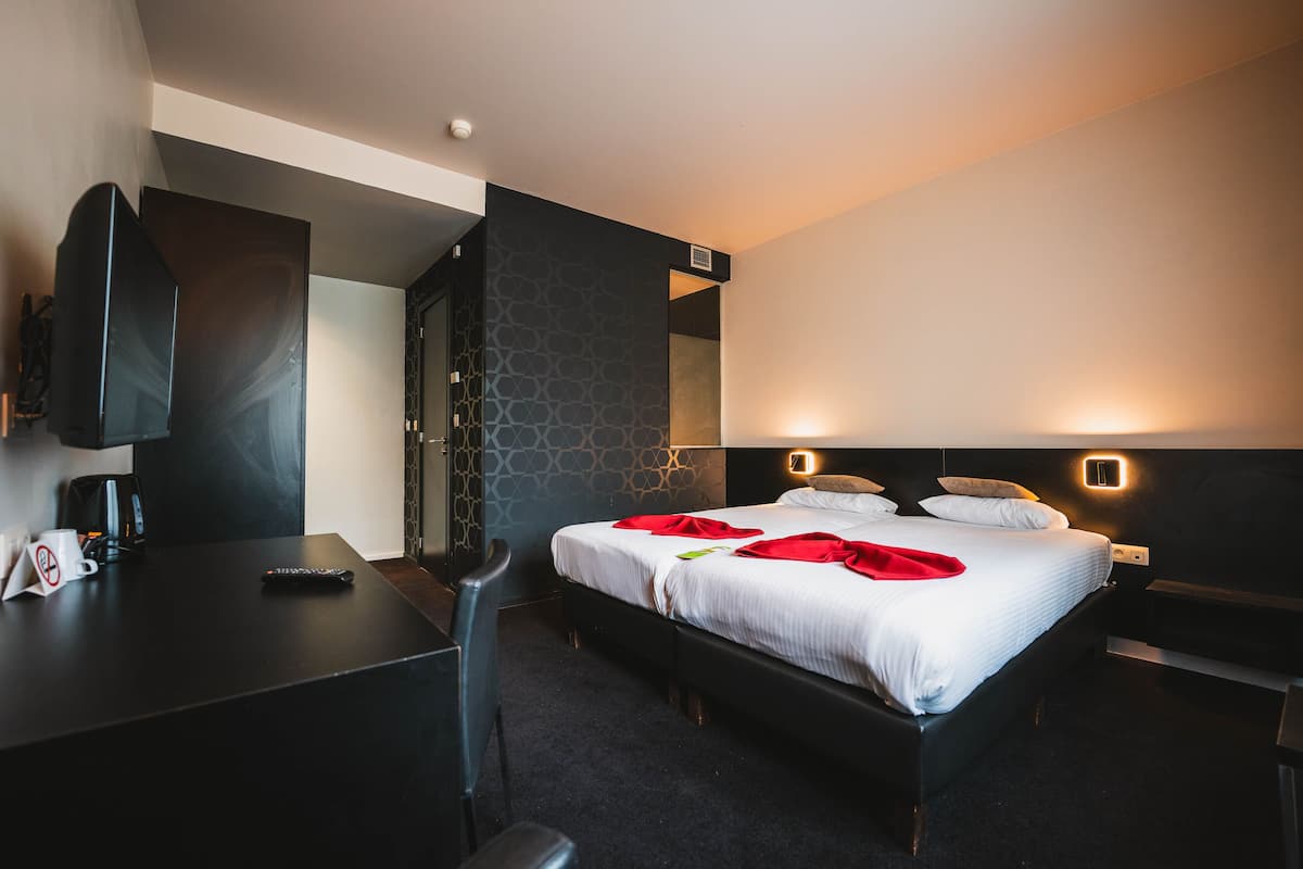 Classic Double or Twin Room | 1 bedroom, in-room safe, individually decorated, individually furnished
