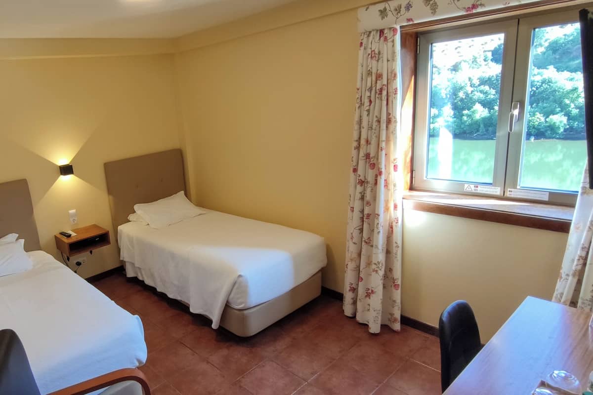 Habitación con 2 camas individuales | Sistema de insonorización, wifi gratis, ropa de cama
