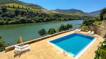 Piscine extérieure (ouverte en saison)