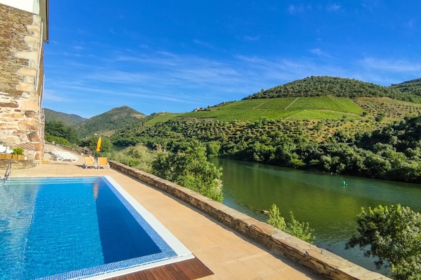 Kolam renang terbuka bermusim