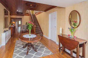 Check-in/check-out kiosk