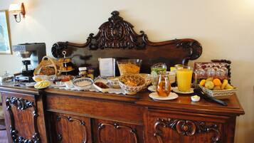 Desayuno completo (EUR 15.00 por persona)