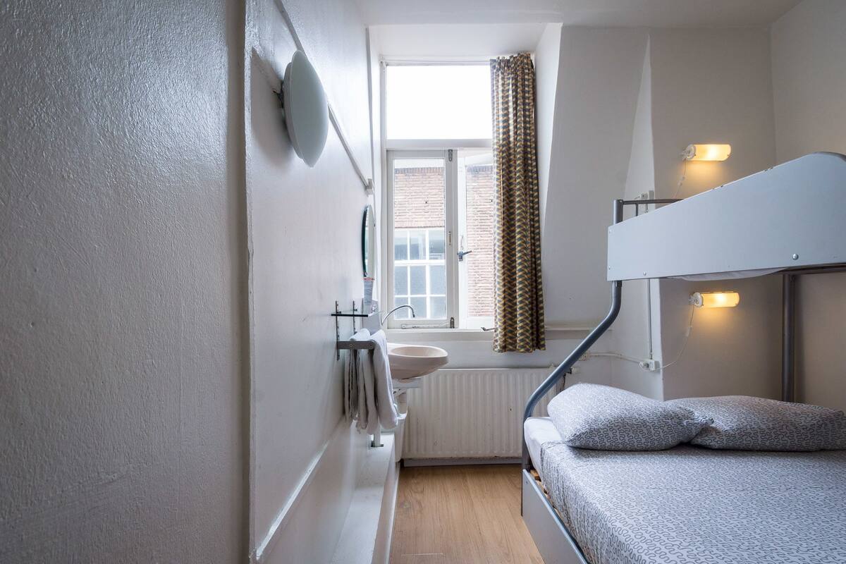 Iron/ironing board, free WiFi