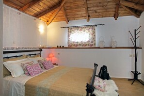Select Comfort beds, soundproofing, free cots/infant beds, free WiFi