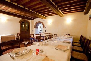 Se sirven desayunos y cenas, cocina italiana