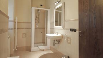 Standard Double Room, Private Bathroom | Bathroom