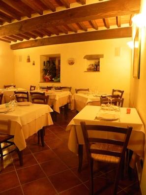 Breakfast and dinner served, Italian cuisine