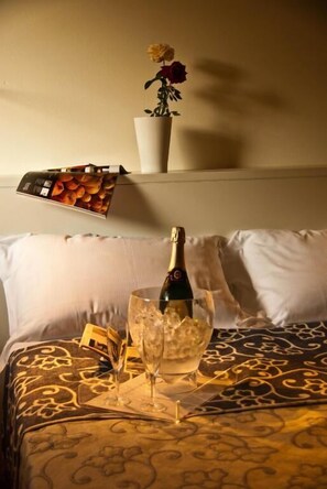 Hypo-allergenic bedding, down duvets, cots/infant beds, free WiFi - Principessa Pio (Ferrara)