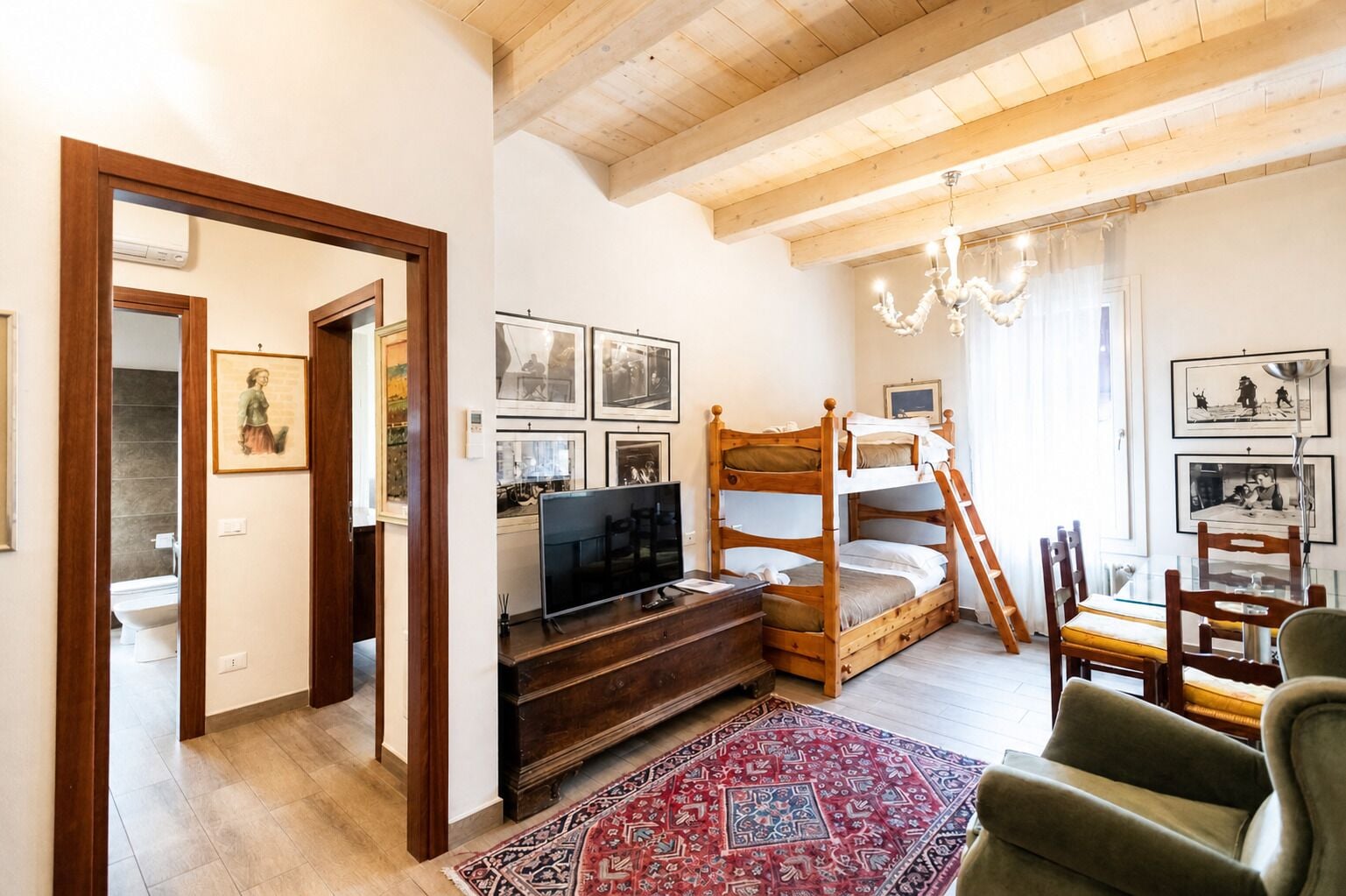 Family Suite, 2 Bedrooms, Non Smoking, Kitchenette | 1 bedroom, premium bedding, minibar, individually furnished