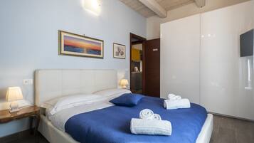 Deluxe Suite, 2 Bedrooms, Non Smoking, City View | 1 bedroom, premium bedding, minibar, individually furnished