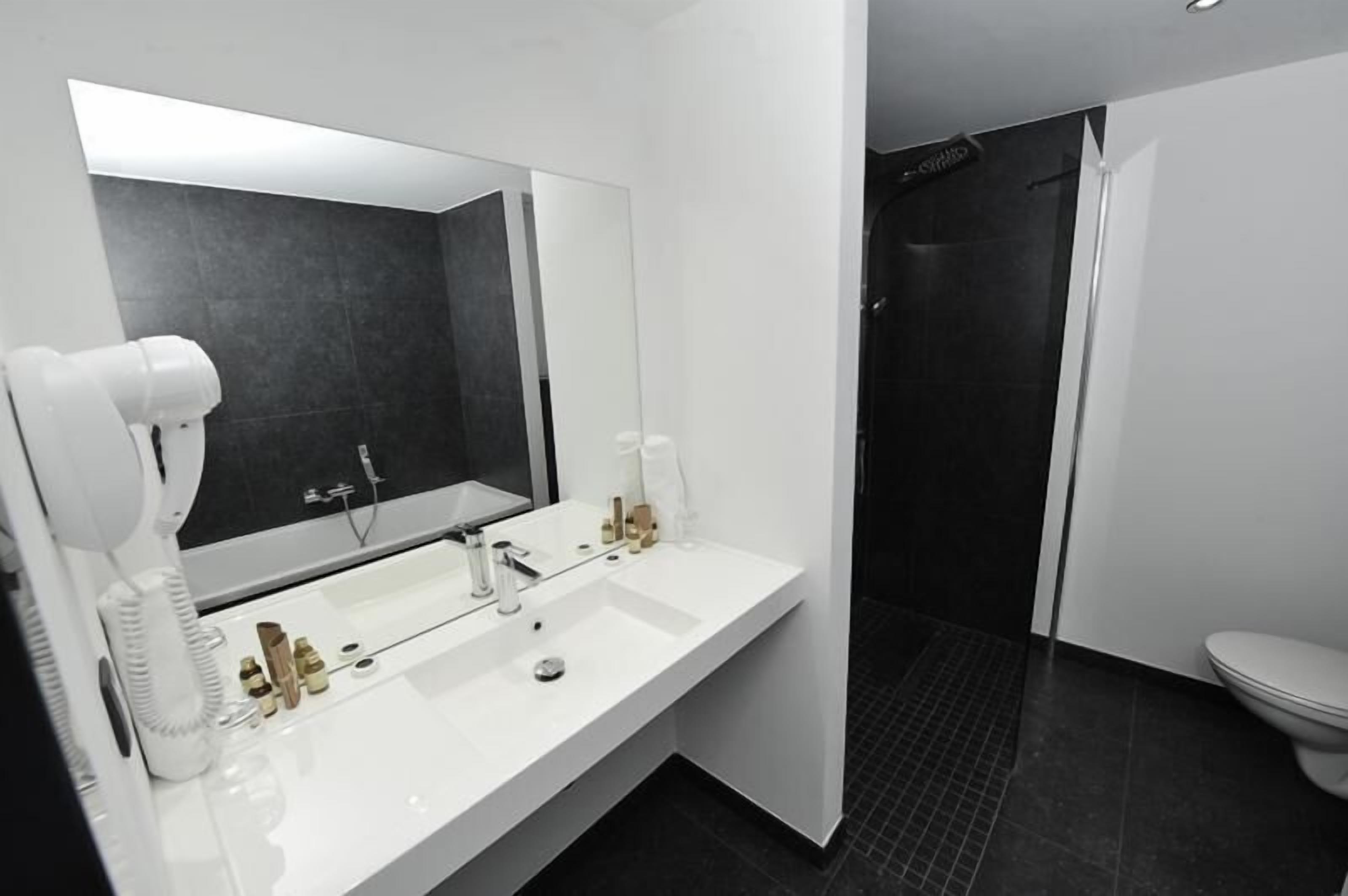 designer toiletries, hair dryer, towels