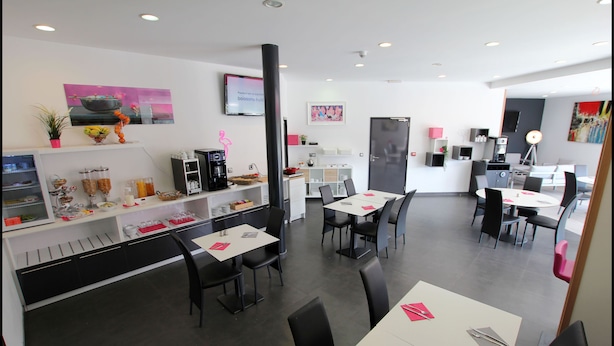 Free daily continental breakfast - Hôtel Bô Rivage (Neufchateau)
