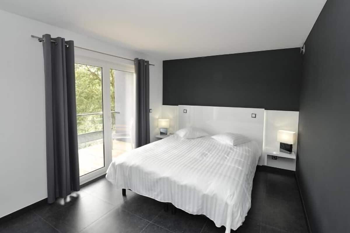Superior Double or Twin Room, Lake View | Premium bedding, minibar, in-room safe, desk