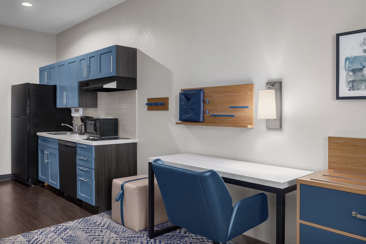 1 bedroom, in-room safe, desk, iron/ironing board