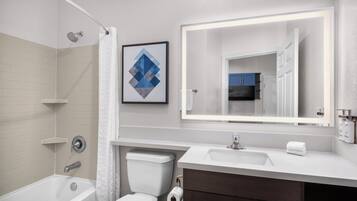 Combined shower/bathtub, free toiletries, hair dryer, towels
