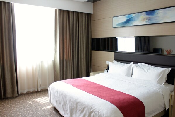 Chambre Affaires | Bureau, rideaux occultants, fer et planche à repasser, Wi-Fi gratuit