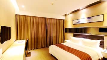 Business-Zimmer | Schreibtisch, Verdunkelungsvorhänge, Bügeleisen/Bügelbrett